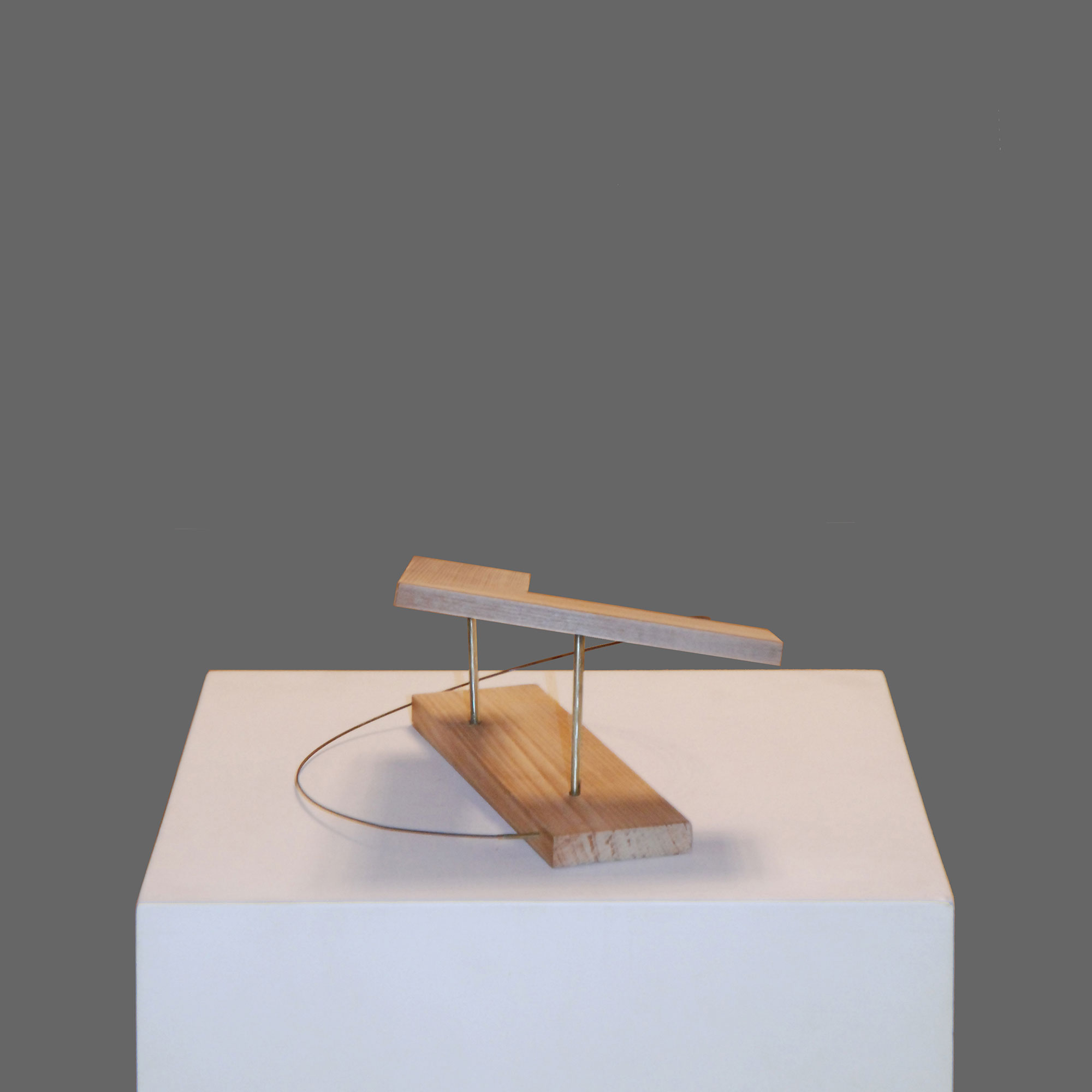L'équilibre, 1997, sculpture en bois et métaux