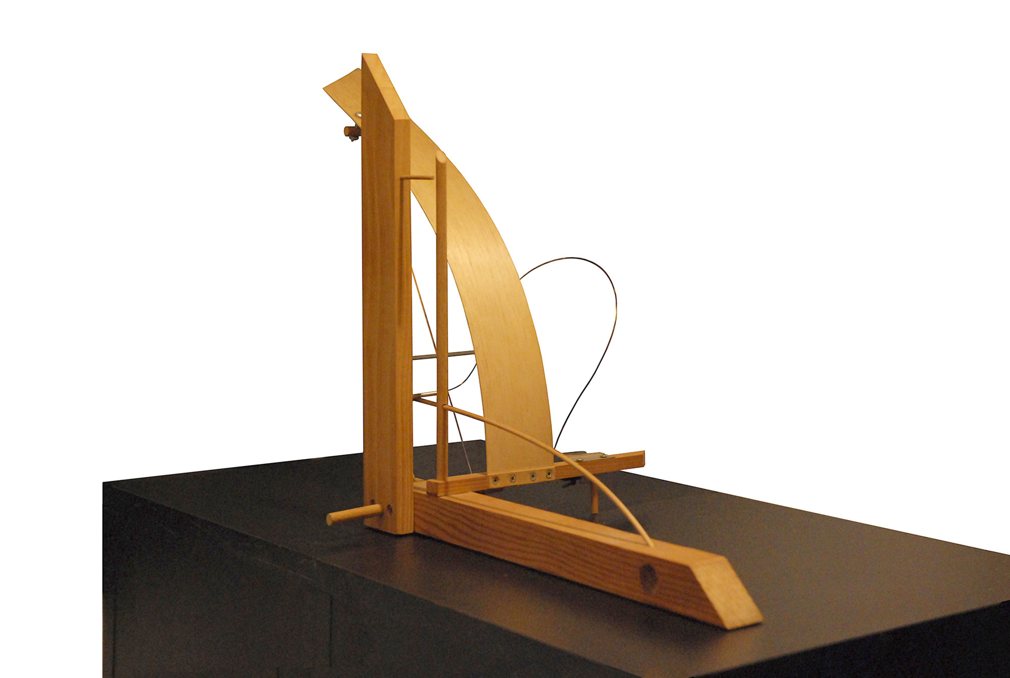 Machine, 2006, sculpture en bois et métaux, 50x50x25 cm